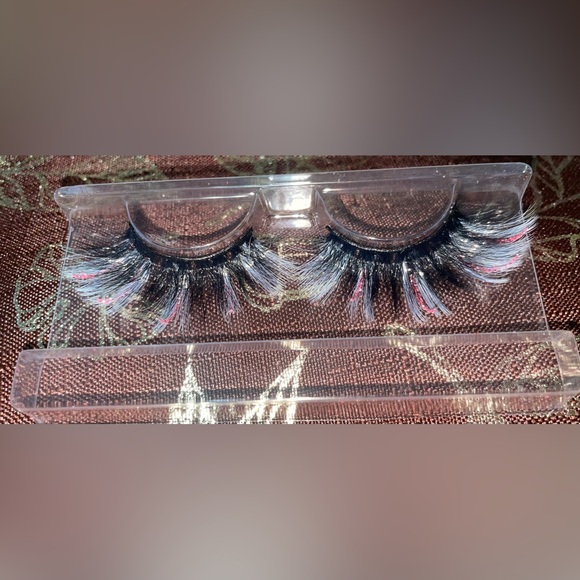 Lashes - Picture 1 of 1